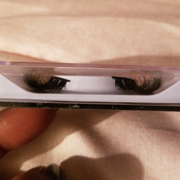 Mink Lashes - Picture 2 of 2